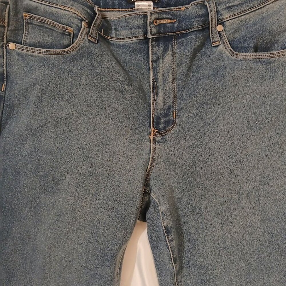 Venus NWOT 12 R Jeans